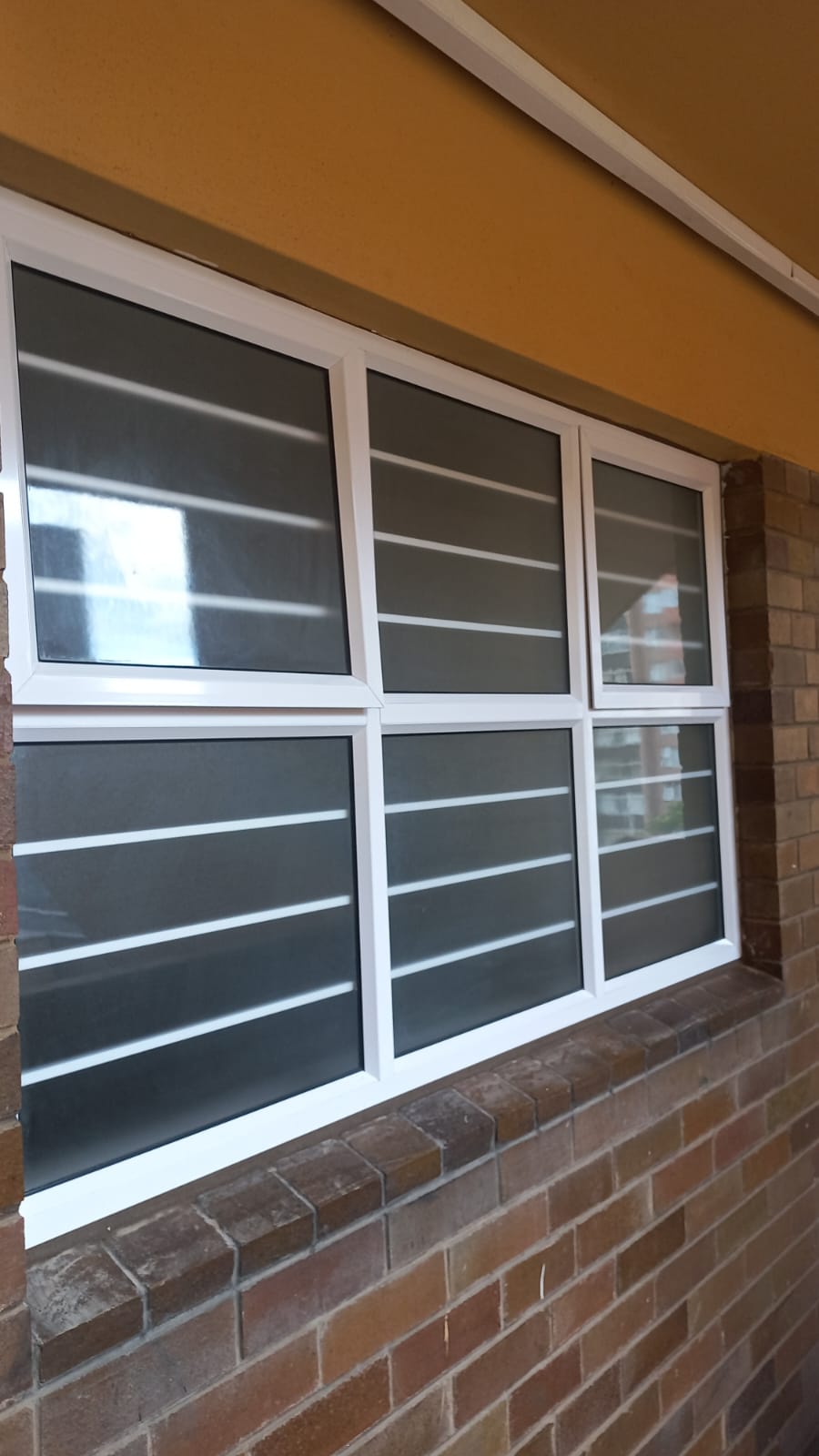 White aluminium triple window with horizontal bars